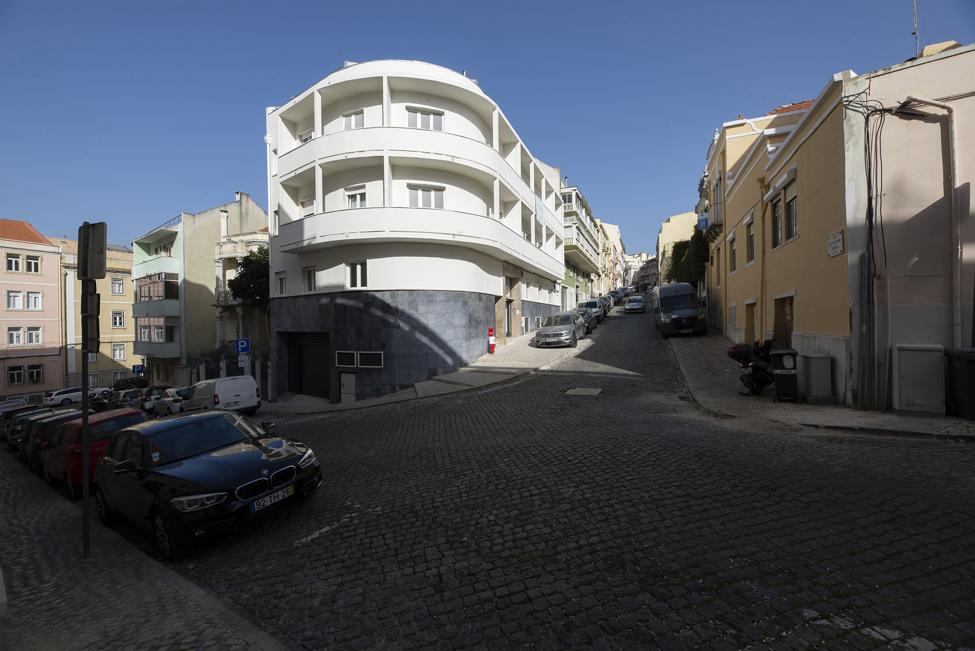 https://www.apparquitectos.com/wp-content/uploads/2022/10/app_maestro-antonio-taborda-1_01.jpg